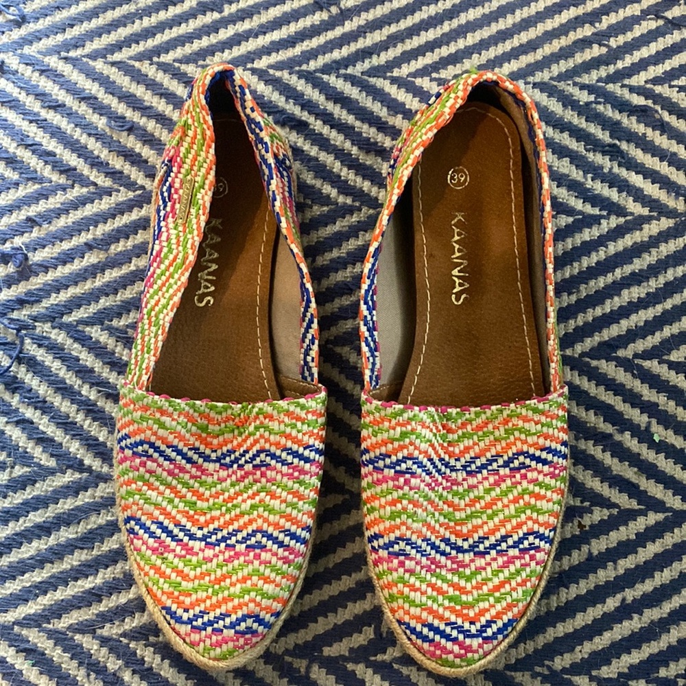 Barley worn super cute multi colored flats